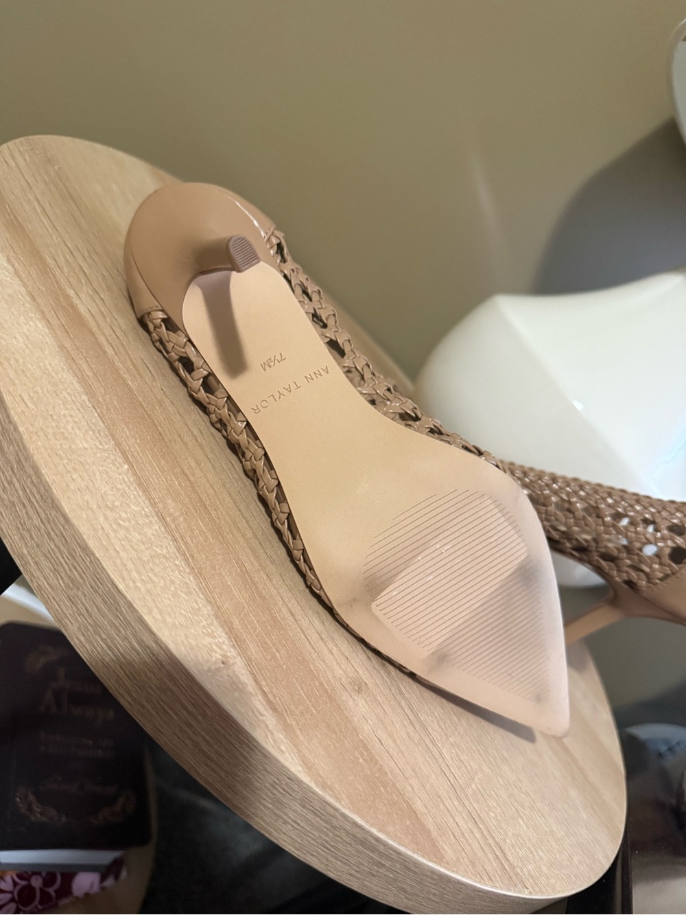 LIKE NEW Ann Taylor Mae Woven Pointed-Toe Heels in Tan - Picture 5 of 5